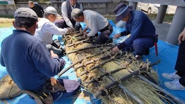 協力して編み上げる様子