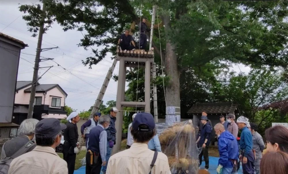 旧蛇をおろす・制作風景